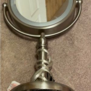 Makeup mirror / lights up